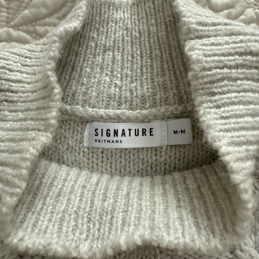 Signature by Reitmans Cable Knit Sleeveless Tunic – Size Medium - Picture 2 of 8
